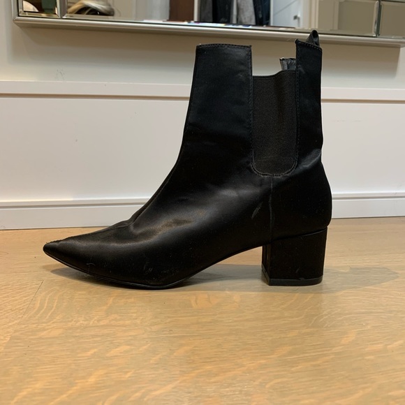 Emilie Briting na-Kd satin boots. - Picture 2 of 8